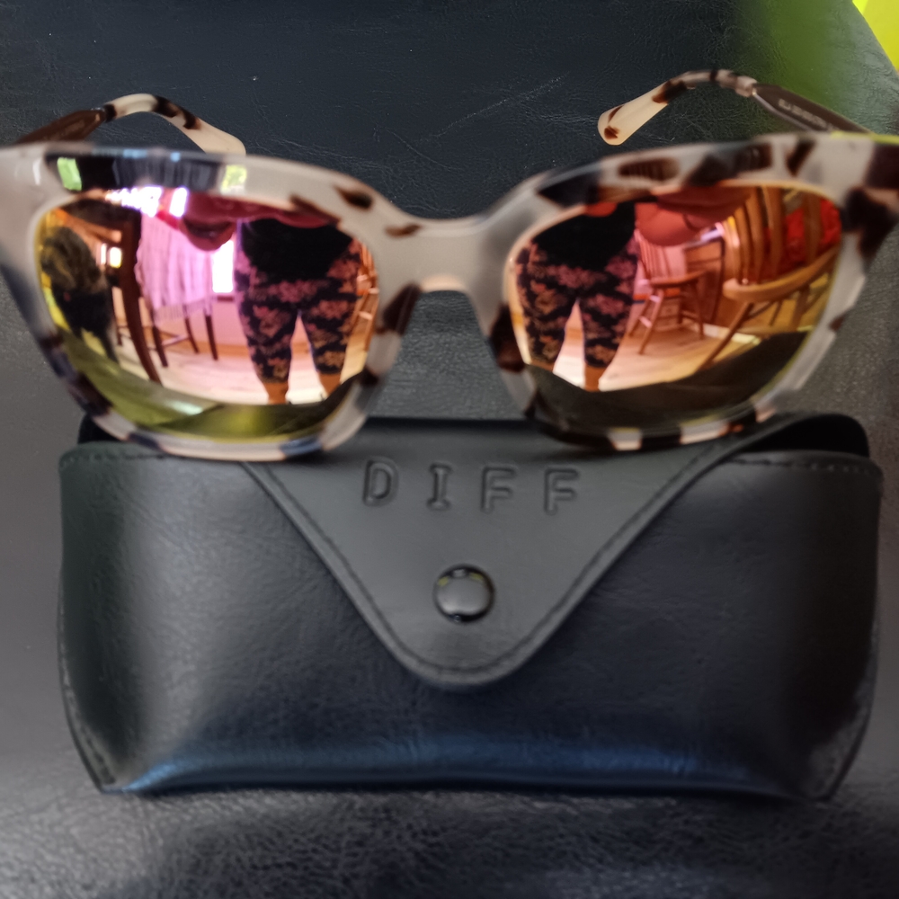 Diff Eyewear Brown and Pink Sunglasses